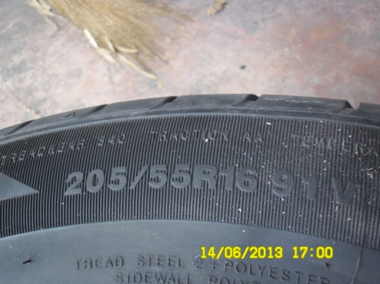 ขายยาง kumho 4เส้นสภาพสวย   ยางปี 2012    ขนาด 205/55 R 16