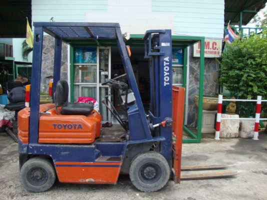 ขายรถโฟล์คลิฟท์  TOYOTA  5FG10  เครื่องยนต์เบนซิน  ขนาด  1  ตัน  เกียร์ธรรมดา  เสาสูง  3 เมตร  งา 1,070  มม.  ยางลม