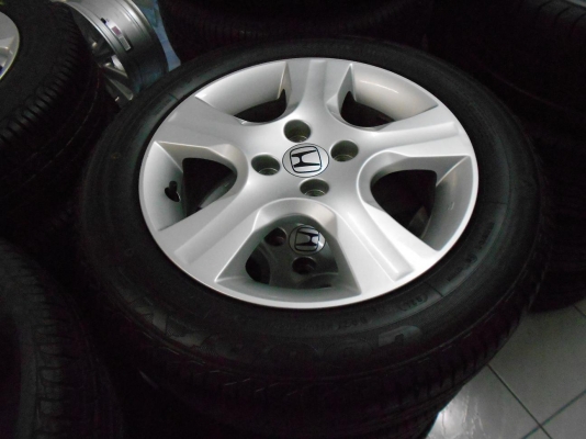 ขายล้อแม็ก Honda jazz ขอบ 15 พร้อมยางบริดสโตนปี 08/เทิร์นได้-ใส่ฟรีค่ะ