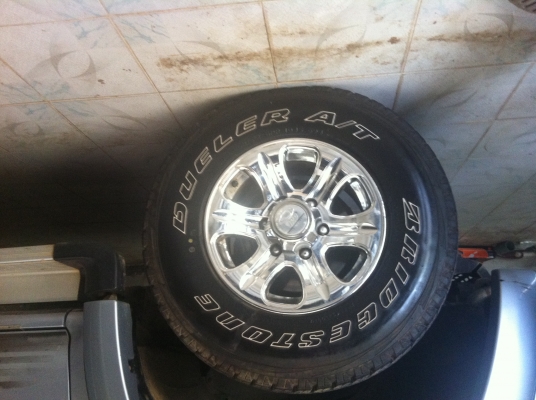 ขายยาง bridgestone พร้อมล้อขอบ15 สภาพเยี่ยมไม่ค่อยได้ใช้