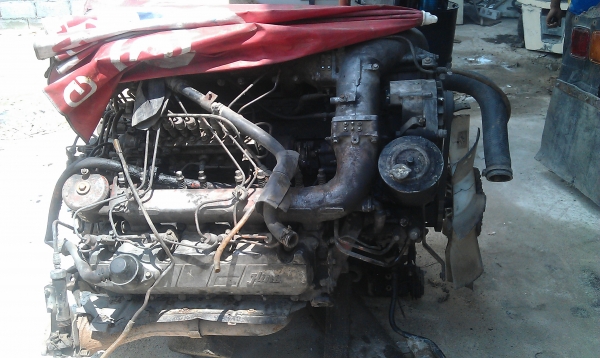 ขายเครื่องHINO V8 300กว่าแรงพร้อมเกียร์