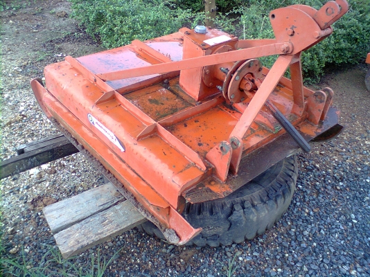 ขายตัวตัดหญ้า  KUBOTA     1 เมตร   พร้อมใช้งานครับ