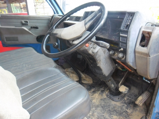 หกหล้อมาแล้วครับ รถคันซีนิสสันHQC240-a04890 เลขเครื่อง4ฺฺฺฺbb1-314230