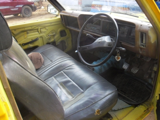 รถกระบะ L200 เฉินหลง เครื่อง 2500 เกียร์ช่วงล่างสวยคันซีสวย ยางดี ภายในสวย สนใจโทรมารนะครับ