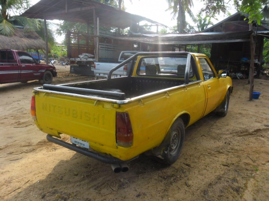 รถกระบะ L200 เฉินหลง เครื่อง 2500 เกียร์ช่วงล่างสวยคันซีสวย ยางดี ภายในสวย สนใจโทรมารนะครับ