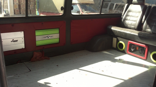 รถตู้ Nissun Auvan