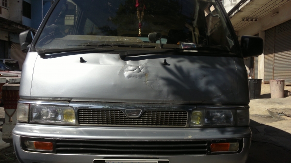 รถตู้ Nissun Auvan