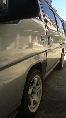 รถตู้ Nissun Auvan