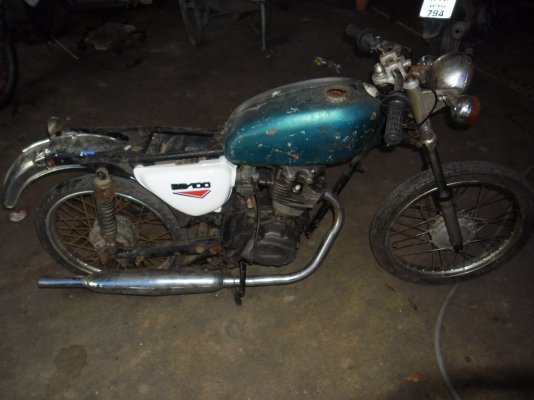 ขาย โครง cb100 เครื่อง cg110 สภาพเครื่องติดแต่วิ่งไม่ได้ เผื่อใครอยากปั้นหรือไปทำอะไหล่ 3900 บาท