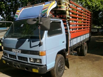 ISUZU หกล้อ NPR115 59L (4BD1) ปี 39 เกียรใหม่ ช่วงล่างใหญ่ ยางดี 4 เส้น พวงมาลัยเพาเวอร์ เฟื่องท้ายใหญ่ เกียรใหญ่ รถวิ่งสับปะรด 440,000