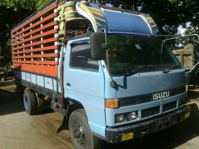 ISUZU หกล้อ NPR115 59L (4BD1) ปี 39 เกียรใหม่ ช่วงล่างใหญ่ ยางดี 4 เส้น พวงมาลัยเพาเวอร์ เฟื่องท้ายใหญ่ เกียรใหญ่ รถวิ่งสับปะรด 440,000 ISUZU หกล้อ NPR115 59L (4BD1) ปี 39 เกียรใหม่ ช่วงล่างใหญ่ ยางดี 4 เส้น พวงมาลัยเพาเวอร์ เฟื่องท้ายใหญ่ เกียรใหญ่ รถวิ่งสับปะรด 440,000