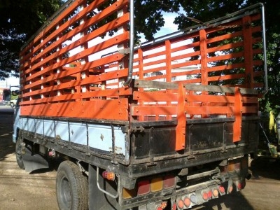 ISUZU หกล้อ NPR115 59L (4BD1) ปี 39 เกียรใหม่ ช่วงล่างใหญ่ ยางดี 4 เส้น พวงมาลัยเพาเวอร์ เฟื่องท้ายใหญ่ เกียรใหญ่ รถวิ่งสับปะรด 440,000 ISUZU หกล้อ NPR115 59L (4BD1) ปี 39 เกียรใหม่ ช่วงล่างใหญ่ ยางดี 4 เส้น พวงมาลัยเพาเวอร์ เฟื่องท้ายใหญ่ เกียรใหญ่ รถวิ่งสับปะรด 440,000