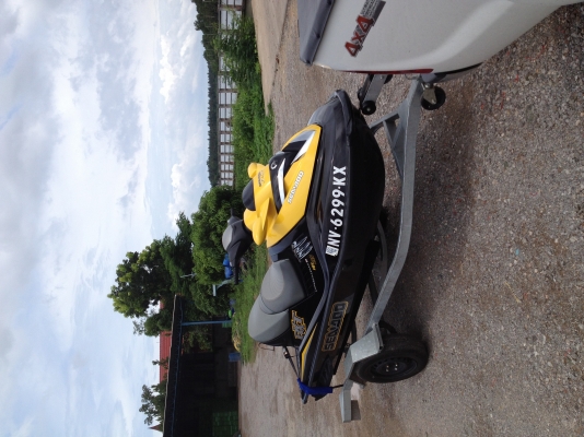 ขายseadooเจ็ตสกีRXT215 ปี2007 วิ่ง60ชม ขาย280000บาทอยู่สมุทรสงครามโทร0818613783 มีรถเช่าบริการส่งเรือถึงที่