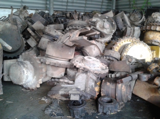 ขายตัวเดิน หลายยี่ห้อ หลายรุ่นเช่นKobelco: 904, 907B,907A,SK07N2, SK09N2, SK200, 903, 904, 907C, 909 อื่นๆ