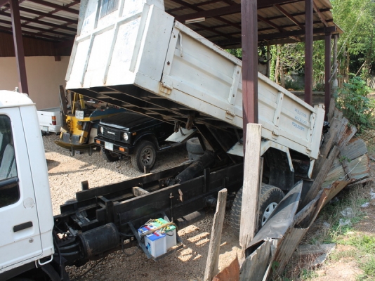 อีซูซุ เครื่อง100ฝาดำ4BC2 ดั้มยกเท ภาษีเต็ม รถขับขี่ดีชุดโอนครบ