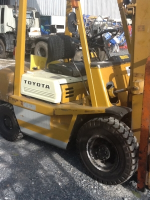 ขายถูก ฟอร์คลิฟต์  toyota 2.5 ตัน เสา3เมตร ล้อเดียว