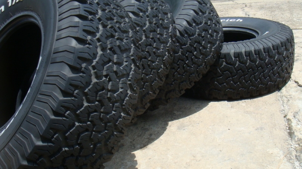 ขายยาง BF Goodrich Allterrain 33 12.5 r15 ปี11 สวยๆ ขายยาง BF Goodrich Allterrain 33 12.5 r15 ปี11 สวยๆ