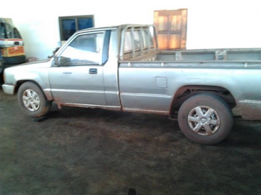 ***ขายแล้วครับขอบคุณ Truck2hand ขาย กระบะตอนเดียว MITSU L200 CYCLONE ปี35/92 เครื่องเดิม2.5 แห้งๆ แรงจริง ช่วงล่างแน่น คัสซีสวยไม่ผุไม่ดาม กระบะมีผุนิดๆ สีบาง หน้า-หลังเดิม มีผุตรงชายล่างกลางตัวด้านซ้ายรถ ยางดี4เส้น ภายในดี คอนโซลครบ พร้อมใช้ พร้อมลุยงาน