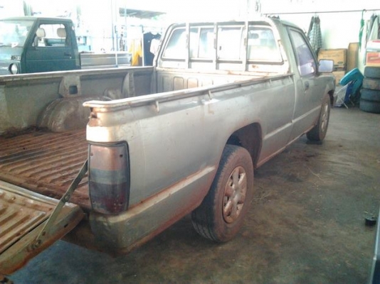 ***ขายแล้วครับขอบคุณ Truck2hand ขาย กระบะตอนเดียว MITSU L200 CYCLONE ปี35/92 เครื่องเดิม2.5 แห้งๆ แรงจริง ช่วงล่างแน่น คัสซีสวยไม่ผุไม่ดาม กระบะมีผุนิดๆ สีบาง หน้า-หลังเดิม มีผุตรงชายล่างกลางตัวด้านซ้ายรถ ยางดี4เส้น ภายในดี คอนโซลครบ พร้อมใช้ พร้อมลุยงาน