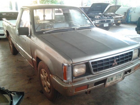 ***ขายแล้วครับขอบคุณ Truck2hand ขาย กระบะตอนเดียว MITSU L200 CYCLONE ปี35/92 เครื่องเดิม2.5 แห้งๆ แรงจริง ช่วงล่างแน่น คัสซีสวยไม่ผุไม่ดาม กระบะมีผุนิดๆ สีบาง หน้า-หลังเดิม มีผุตรงชายล่างกลางตัวด้านซ้ายรถ ยางดี4เส้น ภายในดี คอนโซลครบ พร้อมใช้ พร้อมลุยงาน