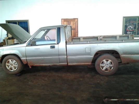 ***ขายแล้วครับขอบคุณ Truck2hand ขาย กระบะตอนเดียว MITSU L200 CYCLONE ปี35/92 เครื่องเดิม2.5 แห้งๆ แรงจริง ช่วงล่างแน่น คัสซีสวยไม่ผุไม่ดาม กระบะมีผุนิดๆ สีบาง หน้า-หลังเดิม มีผุตรงชายล่างกลางตัวด้านซ้ายรถ ยางดี4เส้น ภายในดี คอนโซลครบ พร้อมใช้ พร้อมลุยงาน