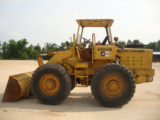ขายรถตัก KOMATSU  JH 30 เก่านอกสภาพเดิมๆพร้อมใช้