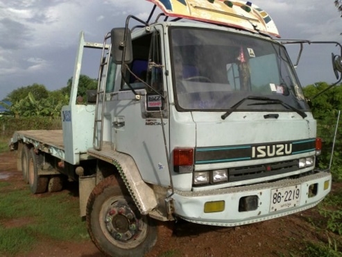Isuzu สิบล้อ Rocky 2 เพลา FVZ ปี 33 พื้นเรียบท้ายลาด เบรกจิ๊ฟฟี่ เพาเวอร์ เครื่อง 175 ช่วงล่างใหญ่ คานพื้นเรียบ เหล็กตัว I  820,000
