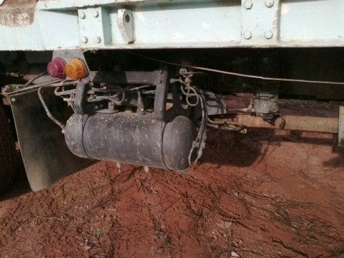 Isuzu สิบล้อ Rocky 2 เพลา FVZ ปี 33 พื้นเรียบท้ายลาด เบรกจิ๊ฟฟี่ เพาเวอร์ เครื่อง 175 ช่วงล่างใหญ่ คานพื้นเรียบ เหล็กตัว I  820,000