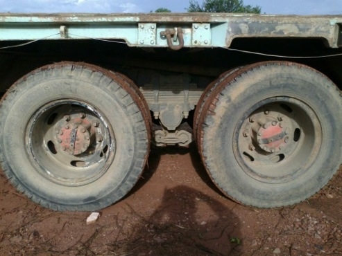 Isuzu สิบล้อ Rocky 2 เพลา FVZ ปี 33 พื้นเรียบท้ายลาด เบรกจิ๊ฟฟี่ เพาเวอร์ เครื่อง 175 ช่วงล่างใหญ่ คานพื้นเรียบ เหล็กตัว I  820,000