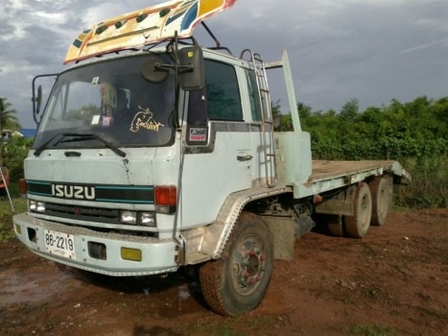 Isuzu สิบล้อ Rocky 2 เพลา FVZ ปี 33 พื้นเรียบท้ายลาด เบรกจิ๊ฟฟี่ เพาเวอร์ เครื่อง 175 ช่วงล่างใหญ่ คานพื้นเรียบ เหล็กตัว I  820,000