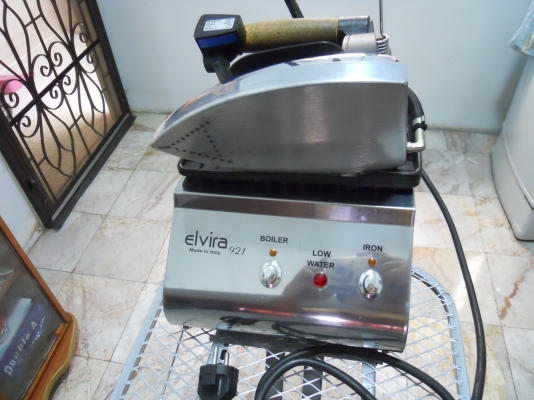 เตารีดไอน้ำ Elvira ครับ รุ่น 921