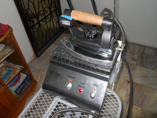 เตารีดไอน้ำ Elvira ครับ รุ่น 921