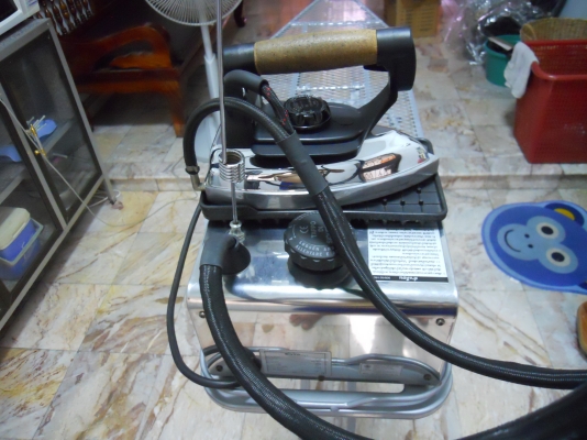 เตารีดไอน้ำ Elvira ครับ รุ่น 921