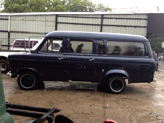 ขายโฟค์ตู้ 6 ล้อ รถนำเข้ามี 4 คันในประเทศ มีทะเบียนพร้อมโอน