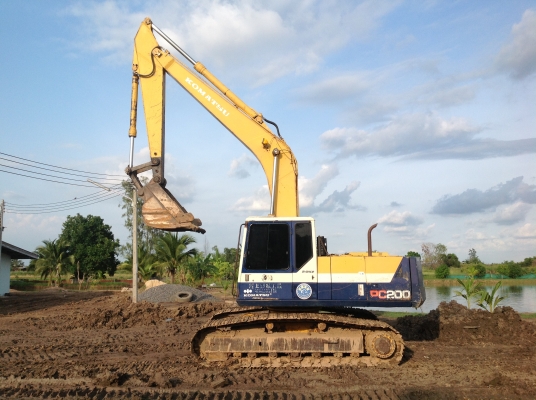 ขาย KOMATSU PC200-5 (ซื้อเก่าญี่ปุ่นมาปีกว่า) สภาพเดิมสุดๆ สวยจัด สนใจติดต่อโดยตรง 081-4283210