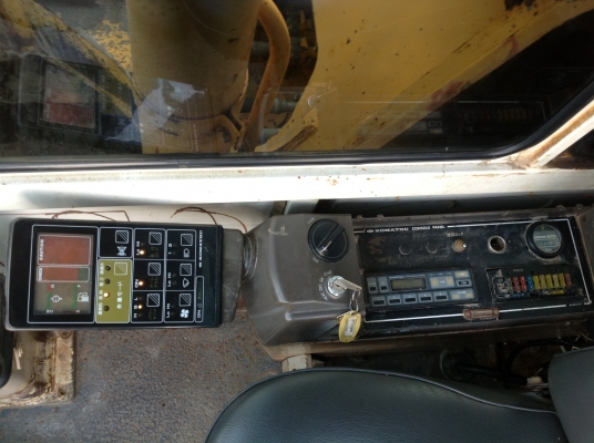 ขาย KOMATSU PC200-5 (ซื้อเก่าญี่ปุ่นมาปีกว่า) สภาพเดิมสุดๆ สวยจัด สนใจติดต่อโดยตรง 081-4283210