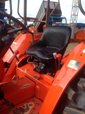 ขายรถไถคูโบต้า L3408 ใช้งานเพียง 1,300 ซม. มีใบมีดคานโค้งหน้า โลตาลี่โชคชัย สภาพสายมาก