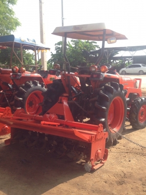 ขายรถไถคูโบต้า L3408  มีใบมีดคานโค้งหน้า โลตาลี่โชคชัย สภาพดี พร้อมเล่มทะเบียนค่ะ