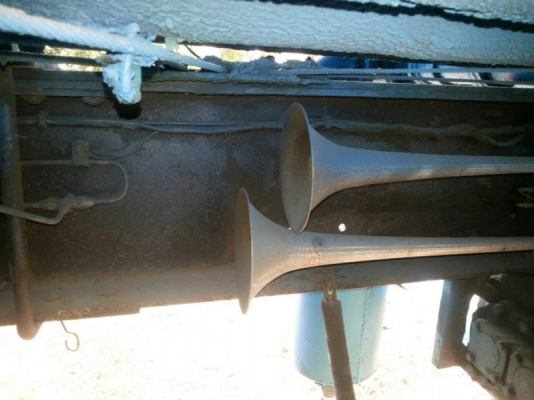 รถฮีโน่ 10 ล้อ บรรทุกน้ำมัน FL3H 195 แรงม้า สนใจติดต่อ 081 - 6079515 รถฮีโน่ 10 ล้อ บรรทุกน้ำมัน FL3H 195 แรงม้า สนใจติดต่อ 081 - 6079515