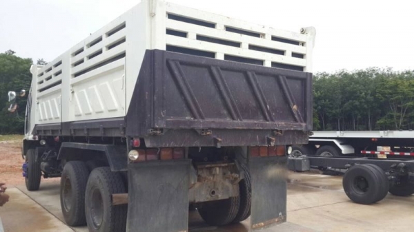 รถอีซูซุ 10 ล้อดั้ม 320 แรงม้า ปี 49  สนใจติดต่อ 081 - 6079515