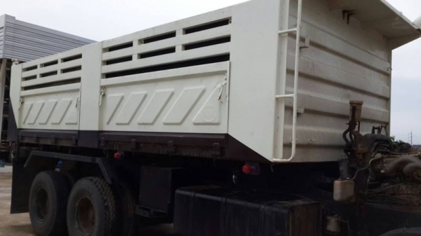 รถอีซูซุ 10 ล้อดั้ม 320 แรงม้า ปี 49  สนใจติดต่อ 081 - 6079515