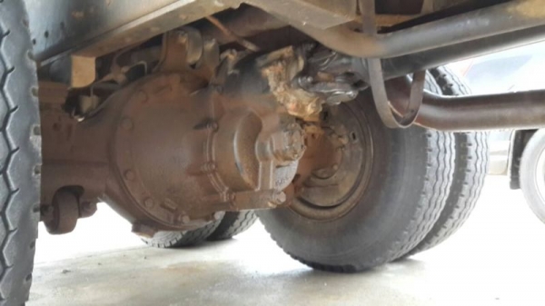 รถอีซูซุ 10 ล้อดั้ม 320 แรงม้า ปี 49  สนใจติดต่อ 081 - 6079515