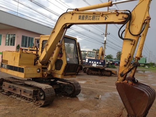 ขายรถแบคโฮ CAT E70 นำเข้าจากญิ่ปุ่น มีVDO (เท่า PC60-5) ปั้มนิ้ว ให้ชม ติดต่อ 081-2990958