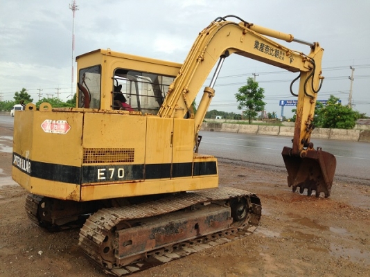 ขายรถแบคโฮ CAT E70 นำเข้าจากญิ่ปุ่น มีVDO (เท่า PC60-5) ปั้มนิ้ว ให้ชม ติดต่อ 081-2990958