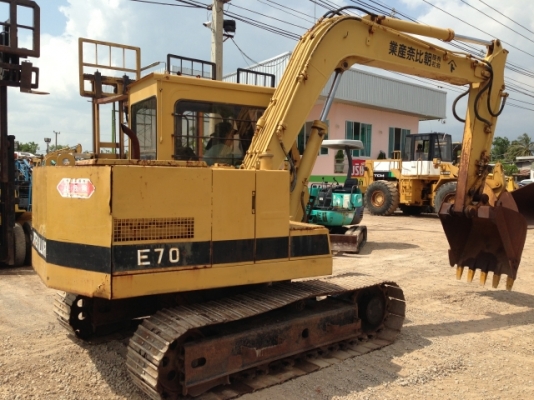 ขายรถแบคโฮ CAT E70 นำเข้าจากญิ่ปุ่น มีVDO (เท่า PC60-5) ปั้มนิ้ว ให้ชม ติดต่อ 081-2990958