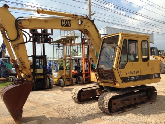 ขายรถแบคโฮ CAT E70 นำเข้าจากญิ่ปุ่น มีVDO (เท่า PC60-5) ปั้มนิ้ว ให้ชม ติดต่อ 081-2990958