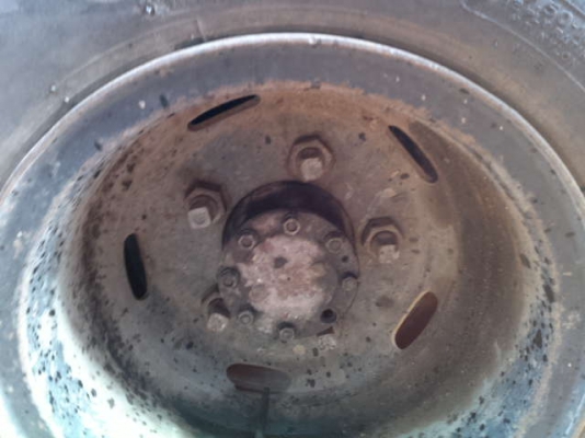 รถอิซูซุ 6 ล้อ รั่ว 115 แรงม้า  สนใจติดต่อ 081 - 6079515