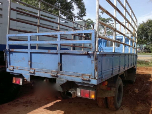 รถอิซูซุ 6 ล้อ รั่ว 115 แรงม้า  สนใจติดต่อ 081 - 6079515