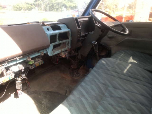 รถอิซูซุ 6 ล้อ รั่ว 115 แรงม้า  สนใจติดต่อ 081 - 6079515