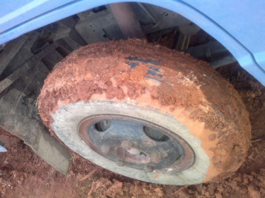 รถอิซูซุ 6 ล้อ รั่ว 115 แรงม้า  สนใจติดต่อ 081 - 6079515